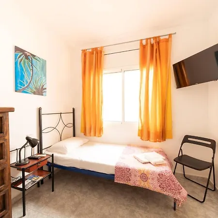 Sitges Beach Hostal * סיטגס