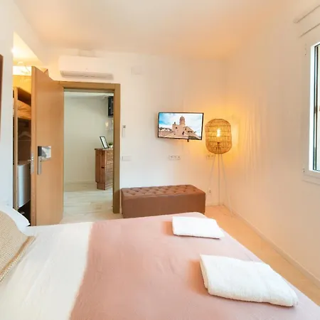 Sitges Beach Hostal סיטגס