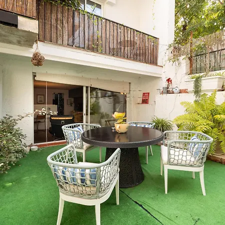 Sitges Beach Hostal סיטגס