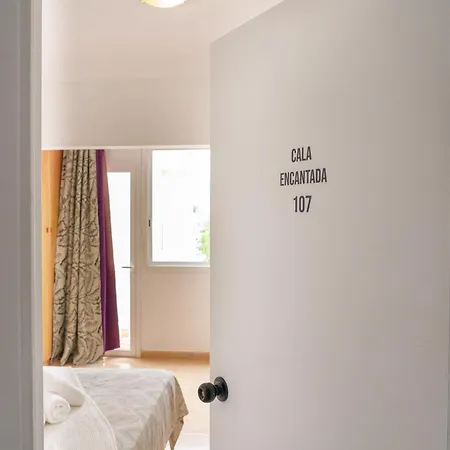 Sitges Beach Hostal בית הארחה סיטגס