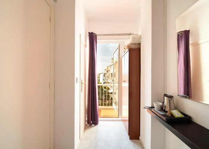 Sitges Beach Hostal بيت ضيافة *