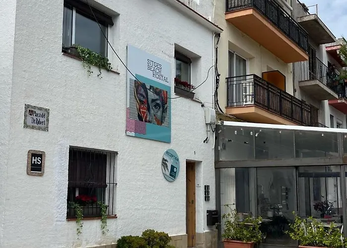 Sitges Beach Hostal * سيدجيس