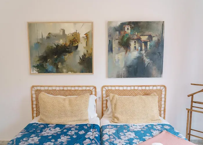 Sitges Beach Hostal * سيدجيس